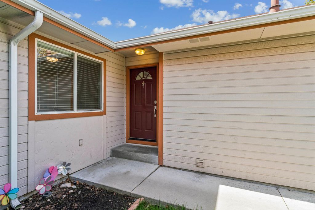 Photo of 6833 W Russett St, Boise, ID 83704 (MLS # 98981285)