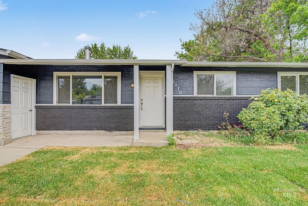 Photo of 10070 W Canterbury Dr, Boise, ID 83704 (MLS # 98986079)
