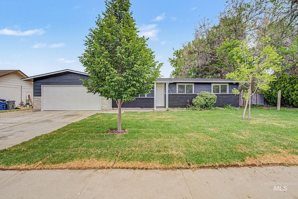 Photo of 10070 W Canterbury Dr, Boise, ID 83704 (MLS # 98986079)