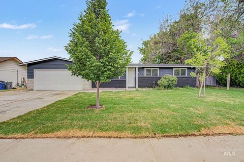 Photo of 10070 W Canterbury Dr, Boise, ID 83704 (MLS # 98986079)