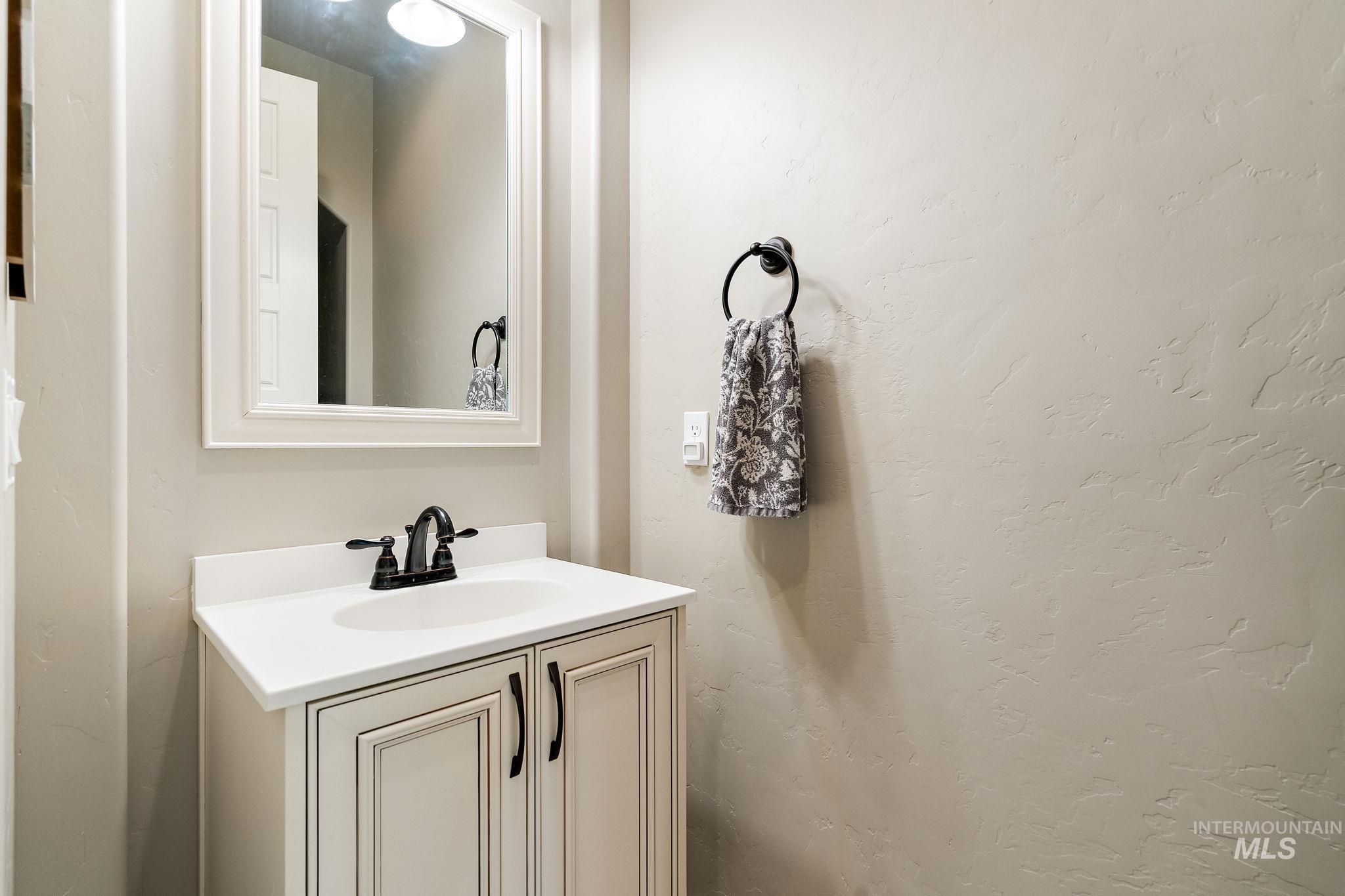 1934 N Synergy Place