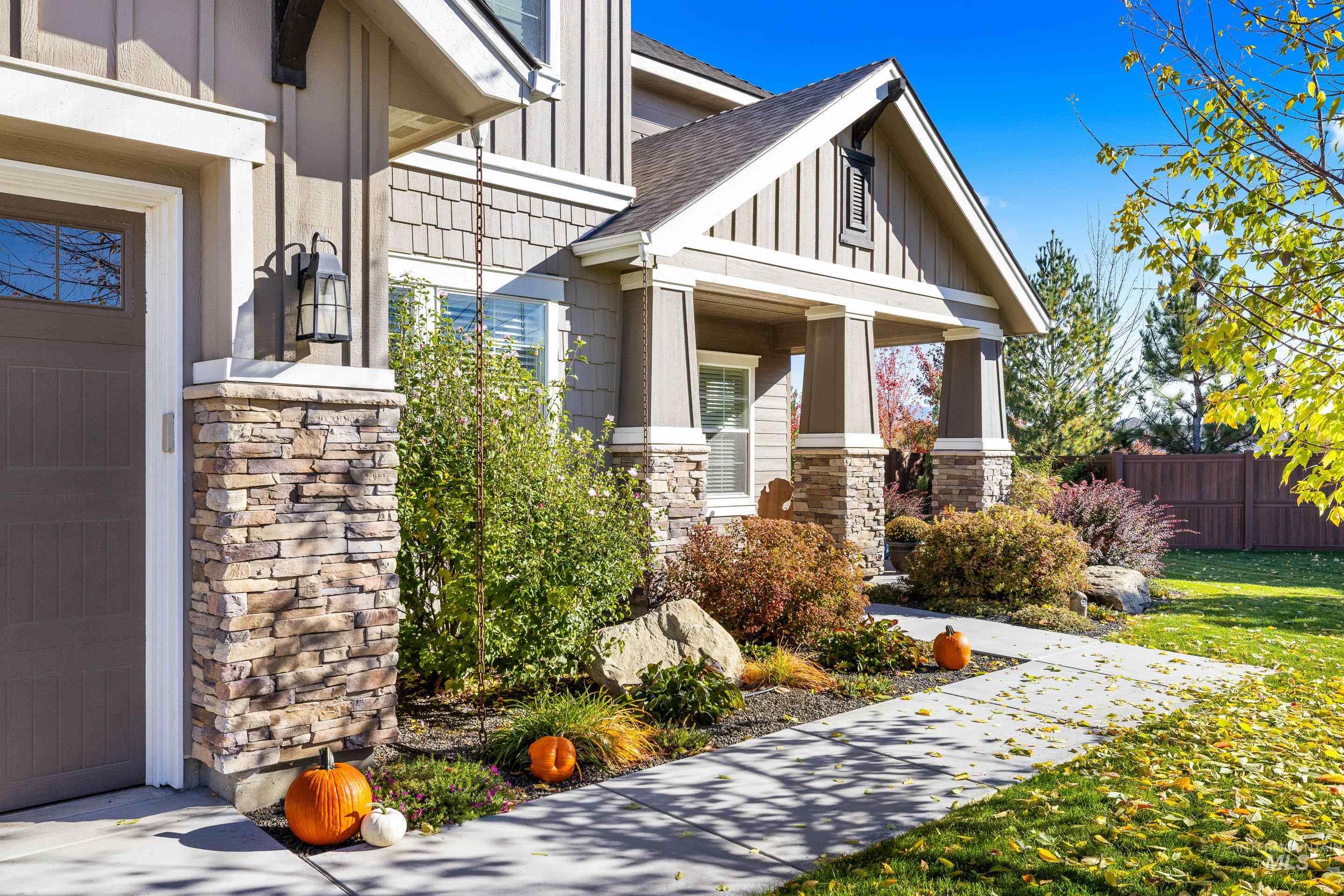 1934 N Synergy Place