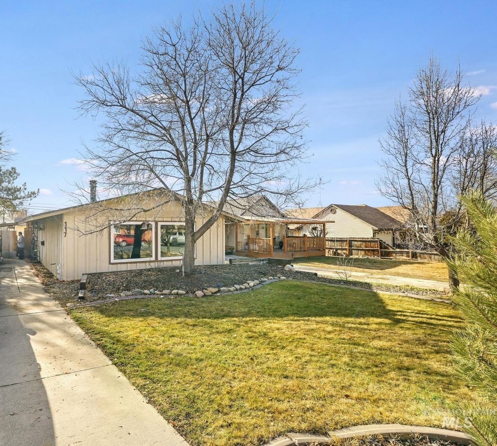 Photo of 117 N 14th, Buhl, ID 83316 (MLS # 98974678)