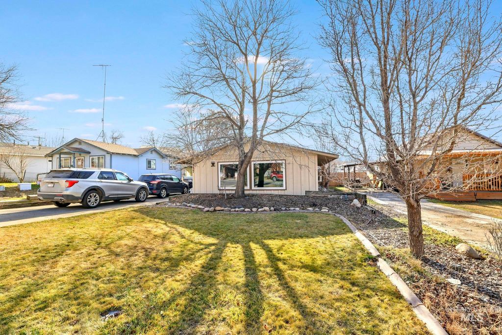 Photo of 117 N 14th, Buhl, ID 83316 (MLS # 98974678)