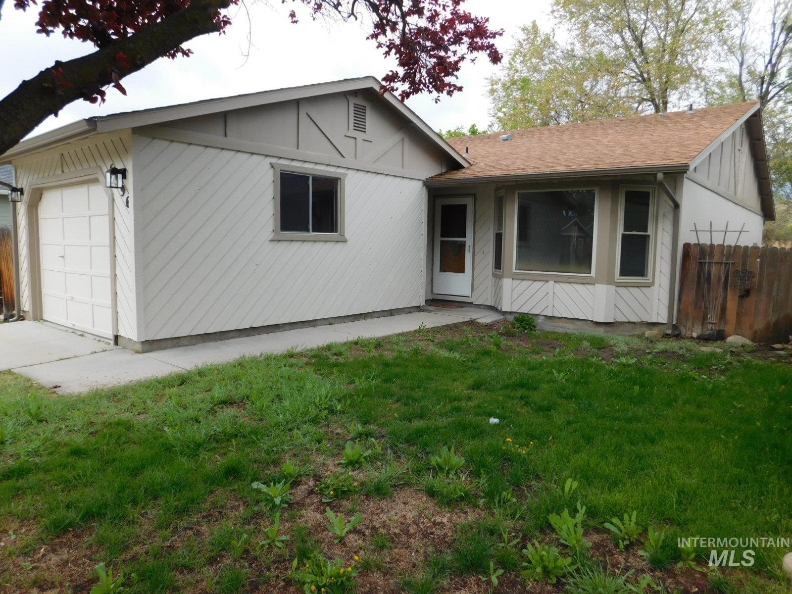 6996 W Gillis