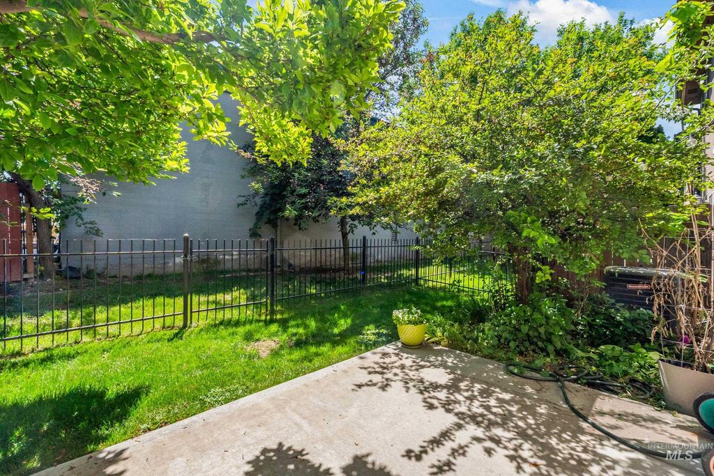 Photo of 5233 W Morris Hill Rd, Boise, ID 83705 (MLS # 98986199)