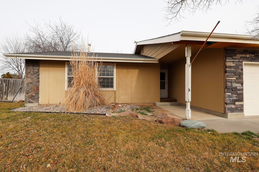 Photo of 1212 Park Meadows Dr, Twin Falls, ID 83301 (MLS # 98976337)