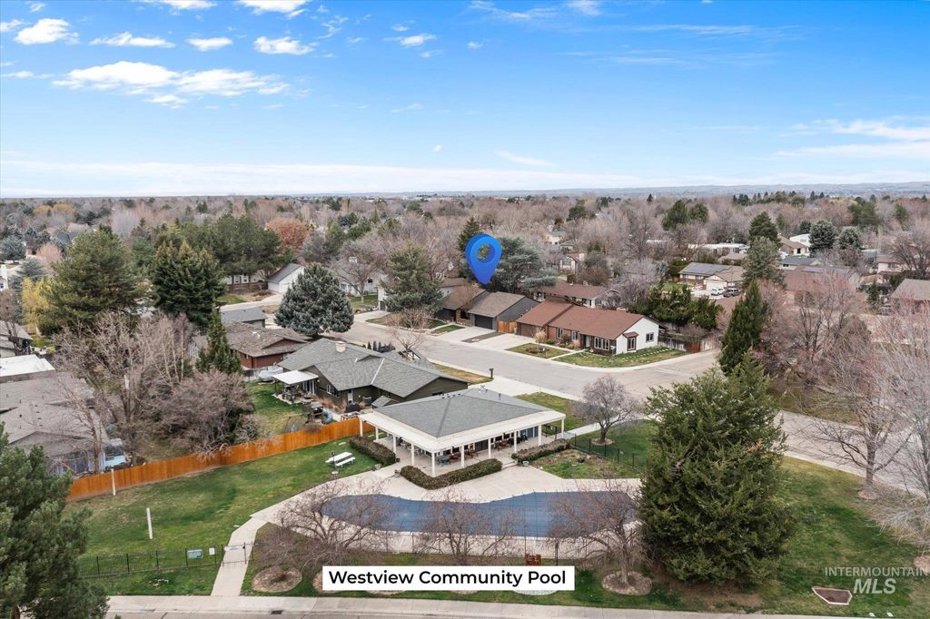 Photo of 10118 W Hickory Ct, Boise, ID 83704 (MLS # 98978357)