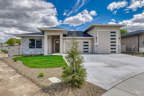 Photo of 856 N Nolina Ave, Eagle, ID 83616 (MLS # 98975382)