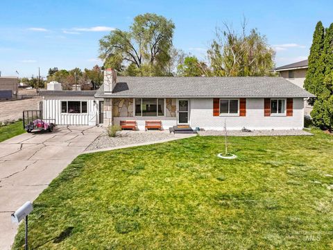Photo of 1233 Alder Dr, Twin Falls, ID 83301 (MLS # 98982015)