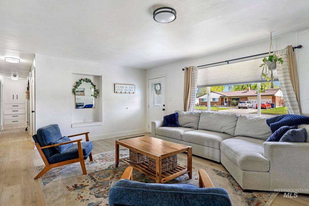 Photo of 1233 Alder Dr, Twin Falls, ID 83301 (MLS # 98982015)