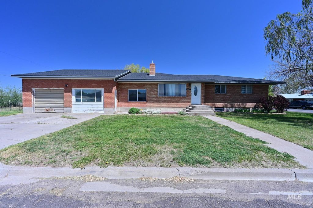Photo of 408 W Lincoln St, Paul, ID 83347 (MLS # 98985777)