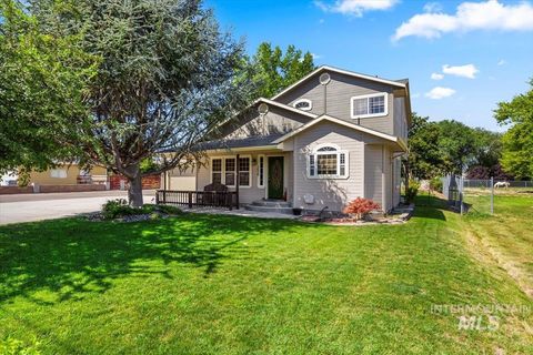 Photo of 2620 Meadow Ave, Caldwell, ID 83605 (MLS # 98957418)