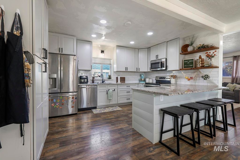 Photo of 812 Idaho Ave, Filer, ID 83328 (MLS # 98965749)