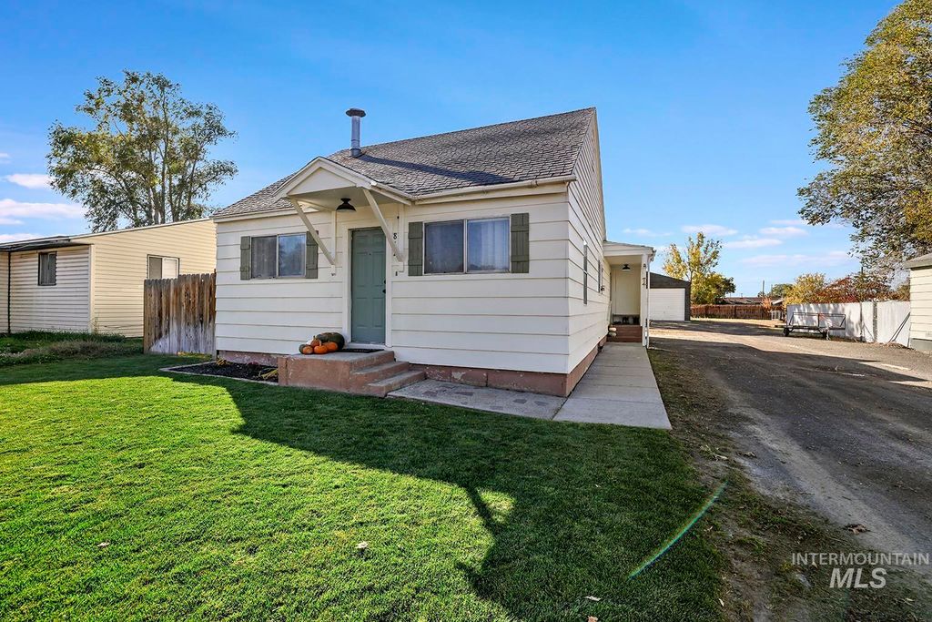 Photo of 812 Idaho Ave, Filer, ID 83328 (MLS # 98965749)