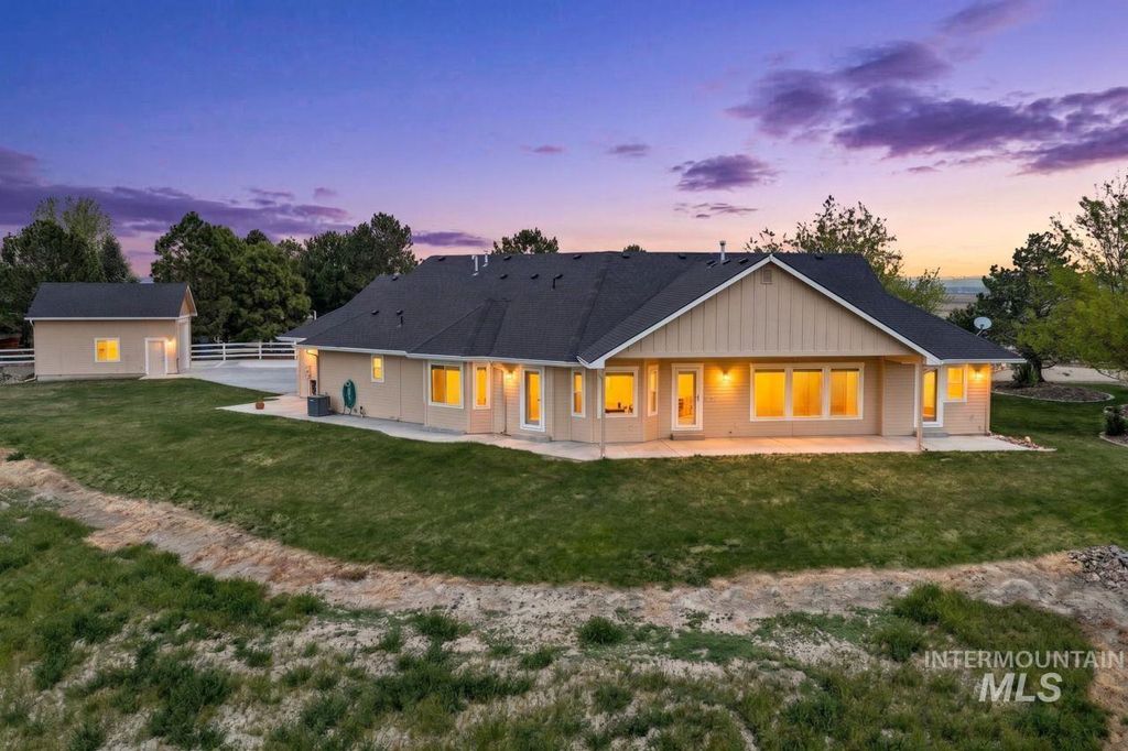 Photo of 5803 Whispering Hills Dr, Marsing, ID 83639 (MLS # 98983151)