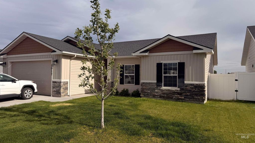 Photo of 1017 Magnolia St, Burley, ID 83318 (MLS # 98989499)