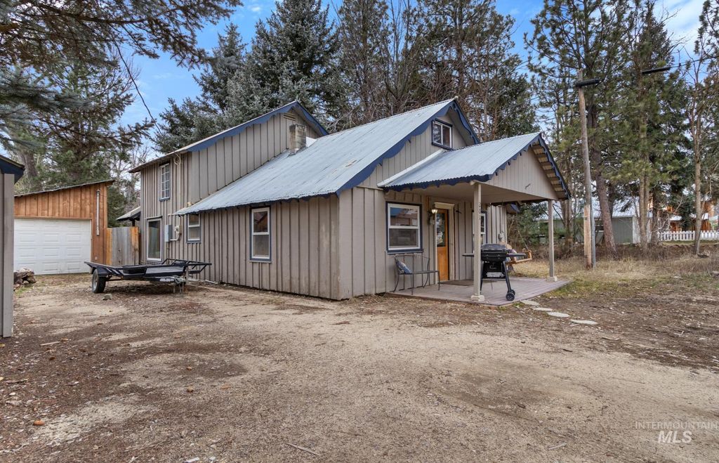 Photo of 201 W Commercial St, Idaho City, ID 83631 (MLS # 98980282)