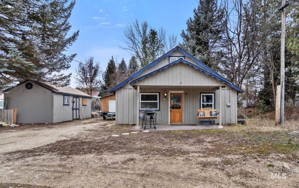 Photo of 201 W Commercial St, Idaho City, ID 83631 (MLS # 98980282)