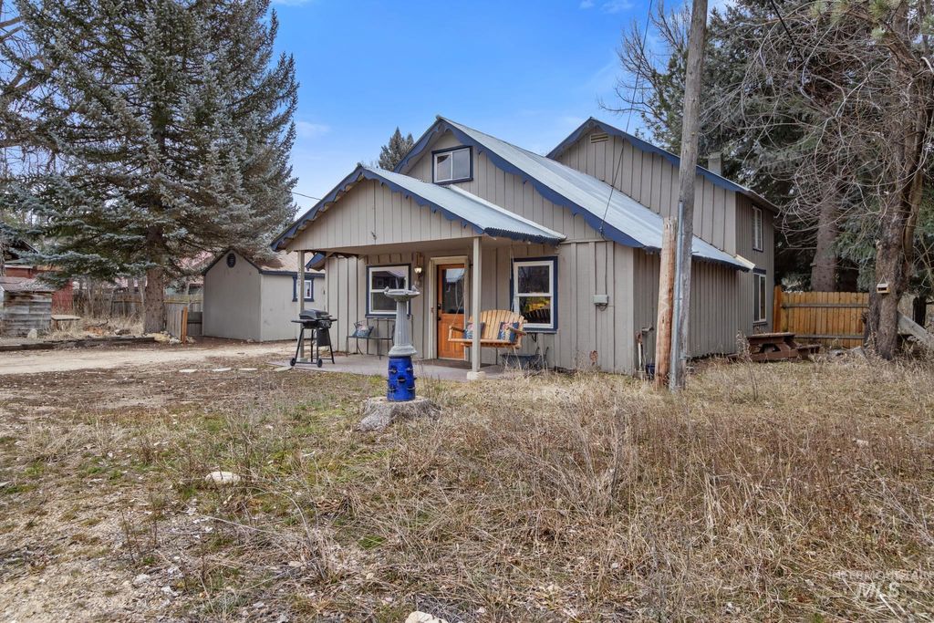 Photo of 201 W Commercial St, Idaho City, ID 83631 (MLS # 98980282)