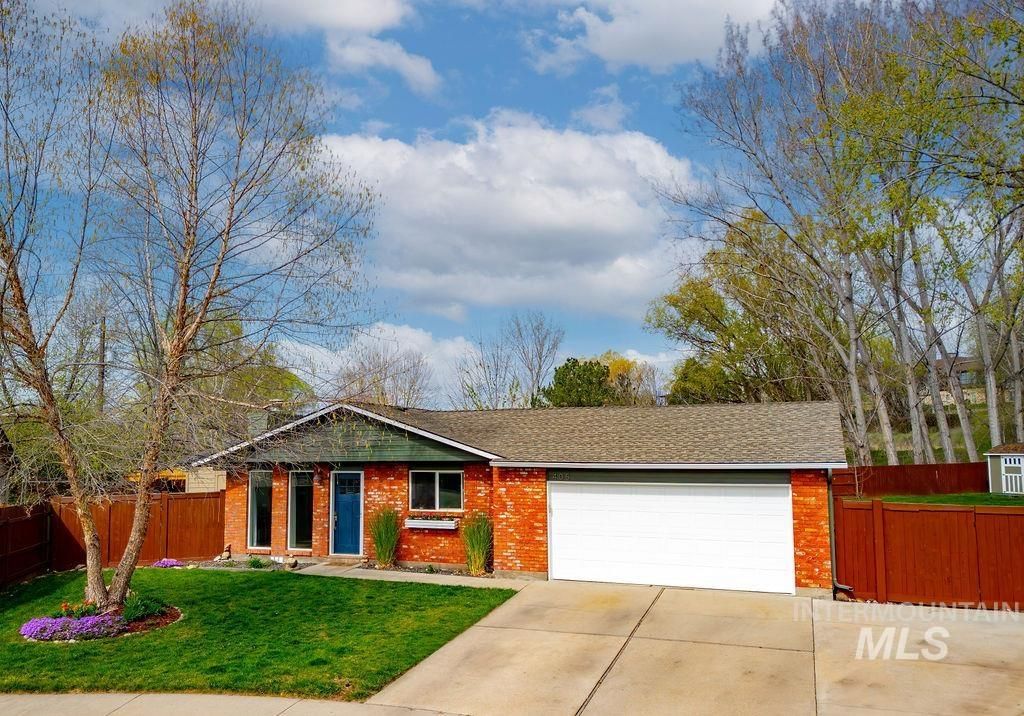 Photo of 405 N 2nd St, Eagle, ID 83616 (MLS # 98980151)