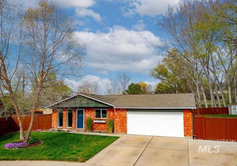 Photo of 405 N 2nd St, Eagle, ID 83616 (MLS # 98980151)