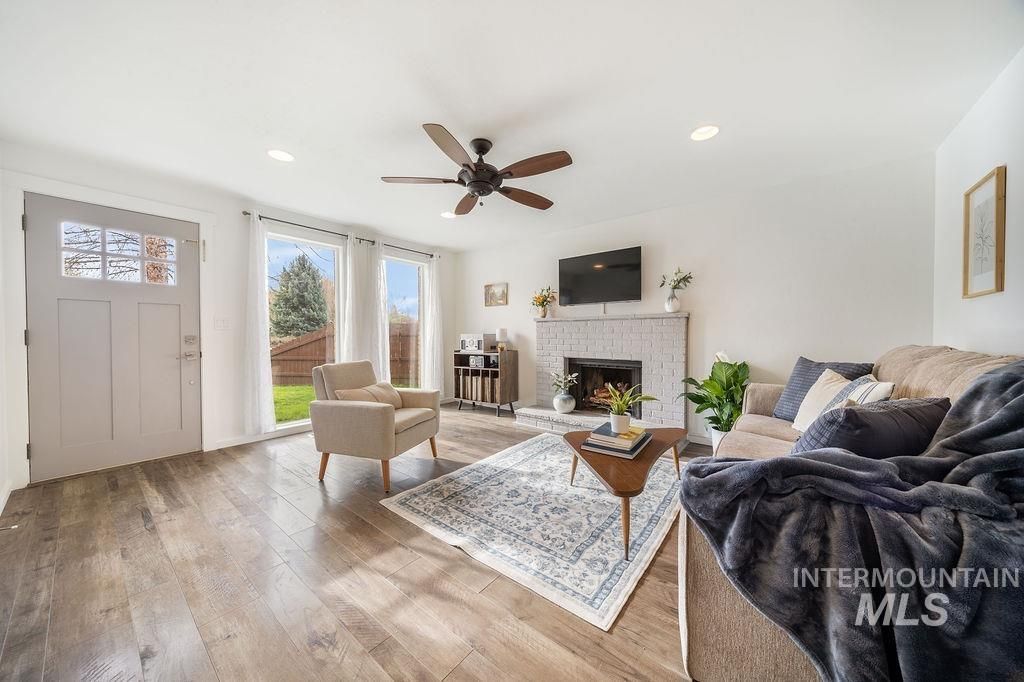 Photo of 405 N 2nd St, Eagle, ID 83616 (MLS # 98980151)