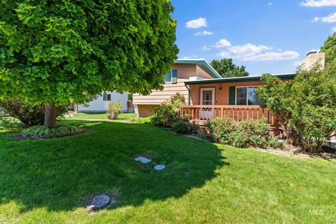 Photo of 1535 Princeton Dr, Twin Falls, ID 83301 (MLS # 98994864)