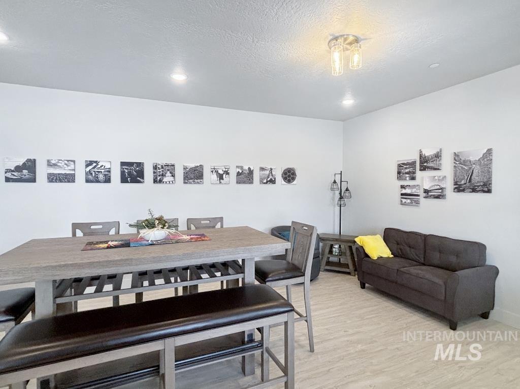 Caldwell, Idaho 83605, United States, 3 Bedrooms Bedrooms, ,2 BathroomsBathrooms,Residential,Active,80324