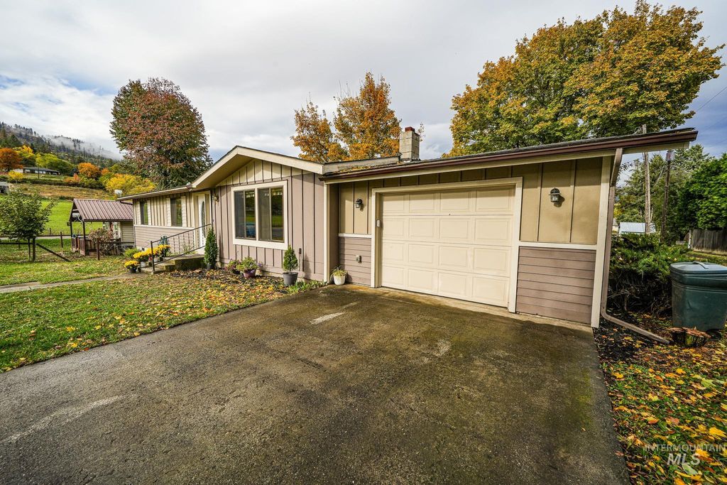 Photo of 814 8th Street, Kamiah, ID 83536 (MLS # 98965870)