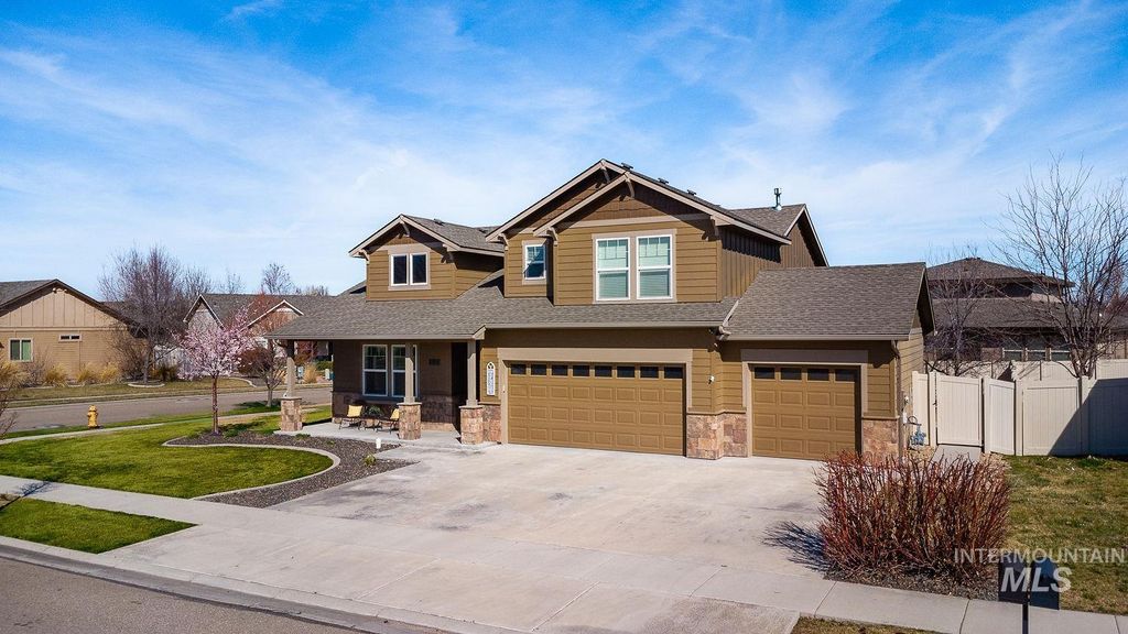 Photo of 1332 W Raelin Dr, Nampa, ID 83686 (MLS # 98979480)