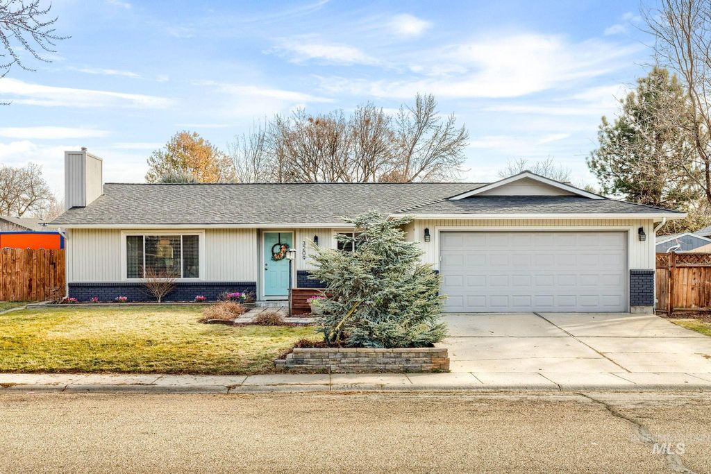 Photo of 3209 E Whitman Dr, Boise, ID 83716 (MLS # 98973874)