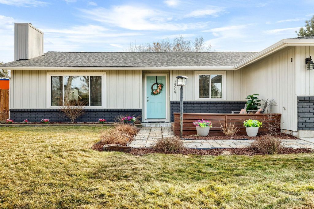 Photo of 3209 E Whitman Dr, Boise, ID 83716 (MLS # 98973874)