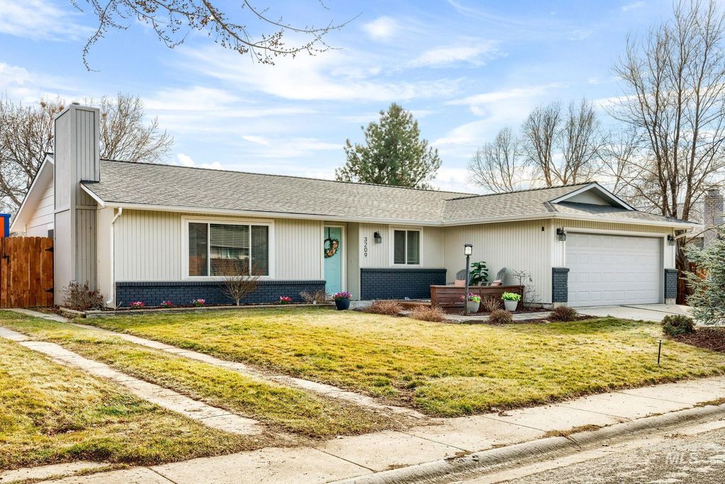 Photo of 3209 E Whitman Dr, Boise, ID 83716 (MLS # 98973874)