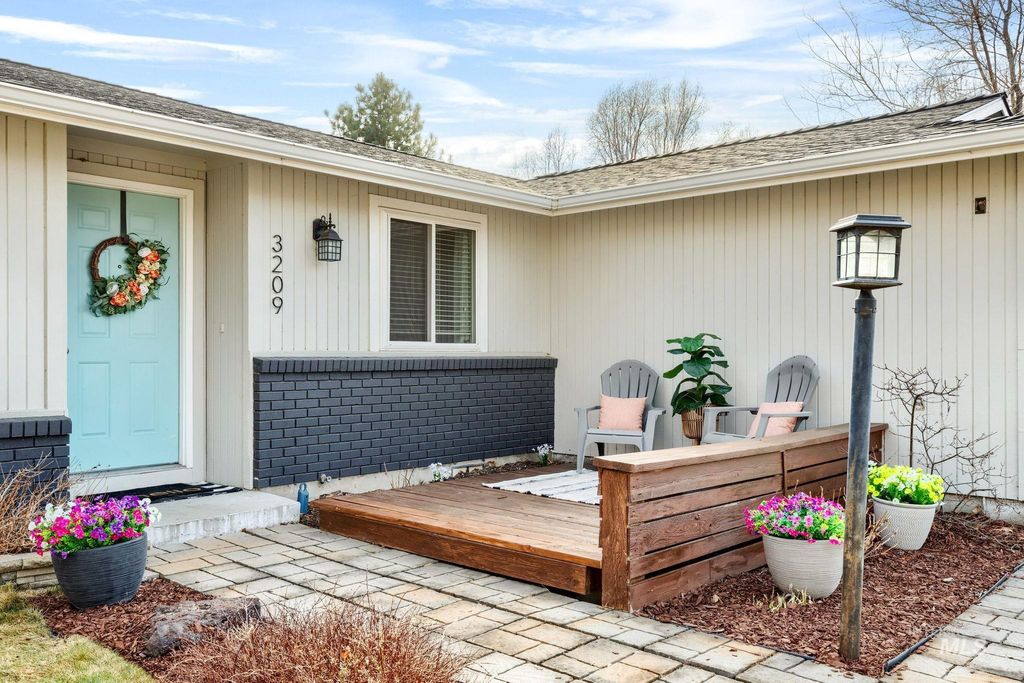 Photo of 3209 E Whitman Dr, Boise, ID 83716 (MLS # 98973874)