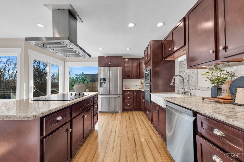 Photo of 936 N Arlington Dr, Eagle, ID 83616 (MLS # 98971030)