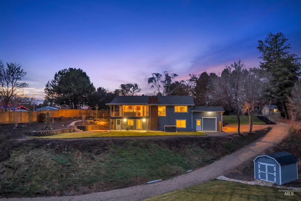 Photo of 936 N Arlington Dr, Eagle, ID 83616 (MLS # 98971030)