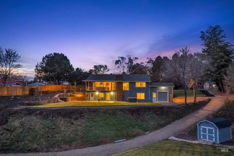 Photo of 936 N Arlington Dr, Eagle, ID 83616 (MLS # 98971030)