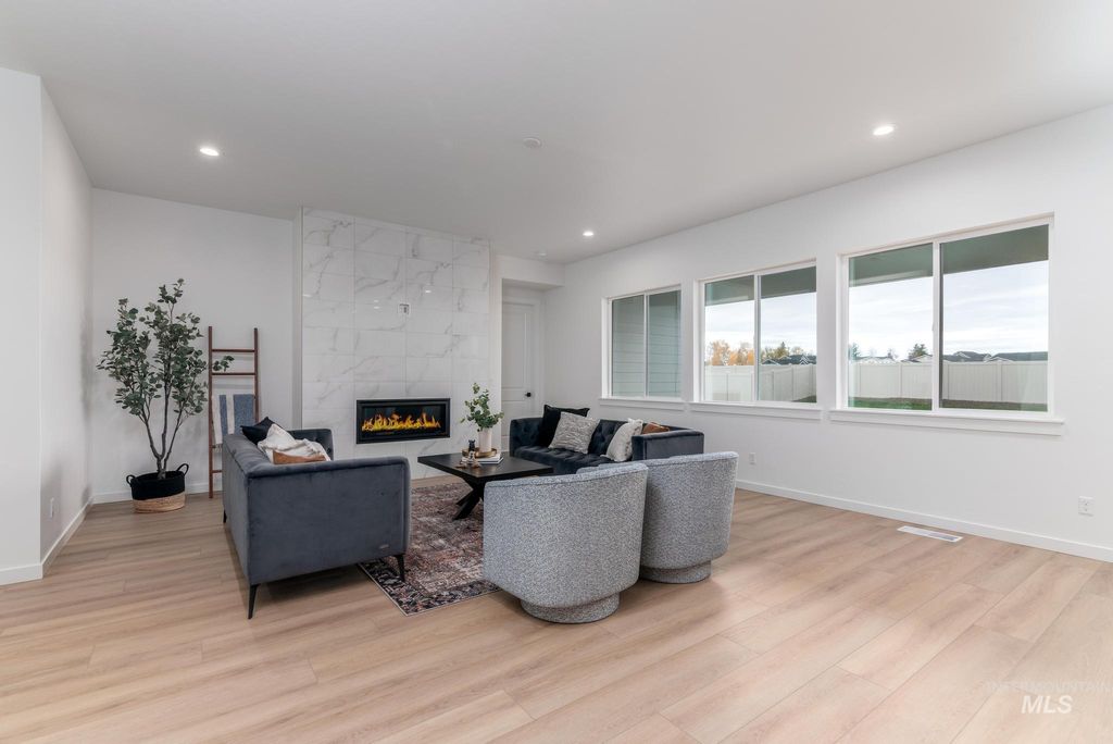 Photo of 1343 W Thoroughbred St, Middleton, ID 83644 (MLS # 98968699)