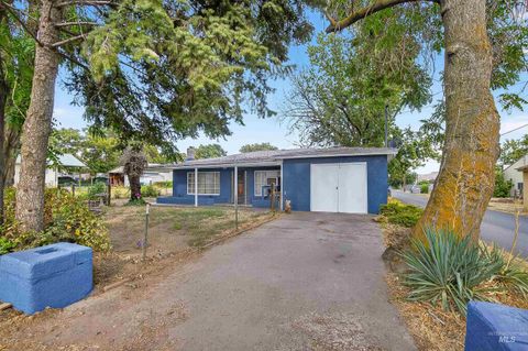 Photo of 705 28th St N, Lewiston, ID 83501 (MLS # 98961928)