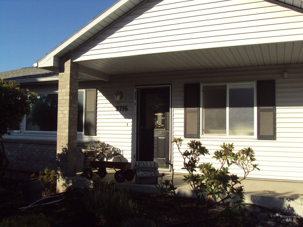 Photo of 3716 11th Street C, Lewiston, ID 83501 (MLS # 98963976)