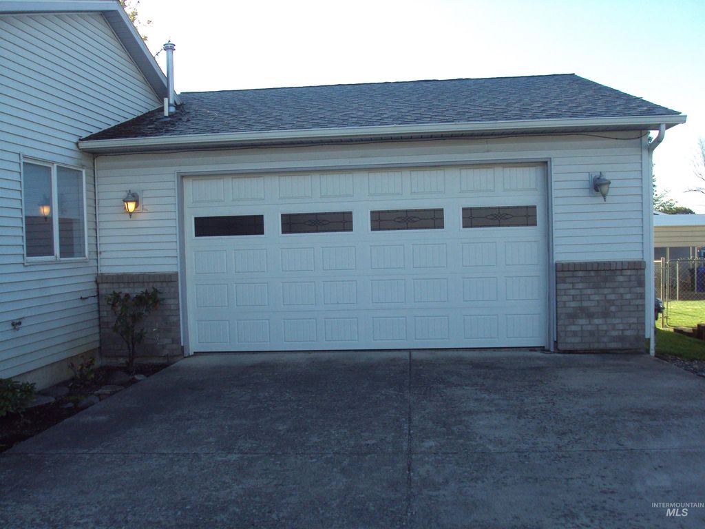 Photo of 3716 11th Street C, Lewiston, ID 83501 (MLS # 98963976)