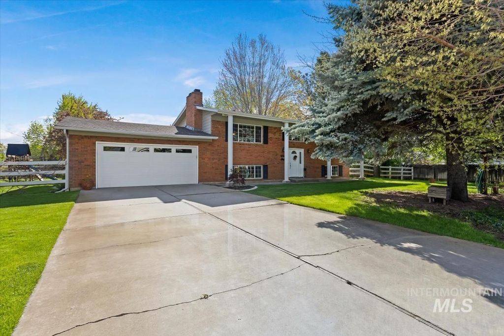 Photo of 4870 N Farrow St, Boise, ID 83713 (MLS # 98982675)