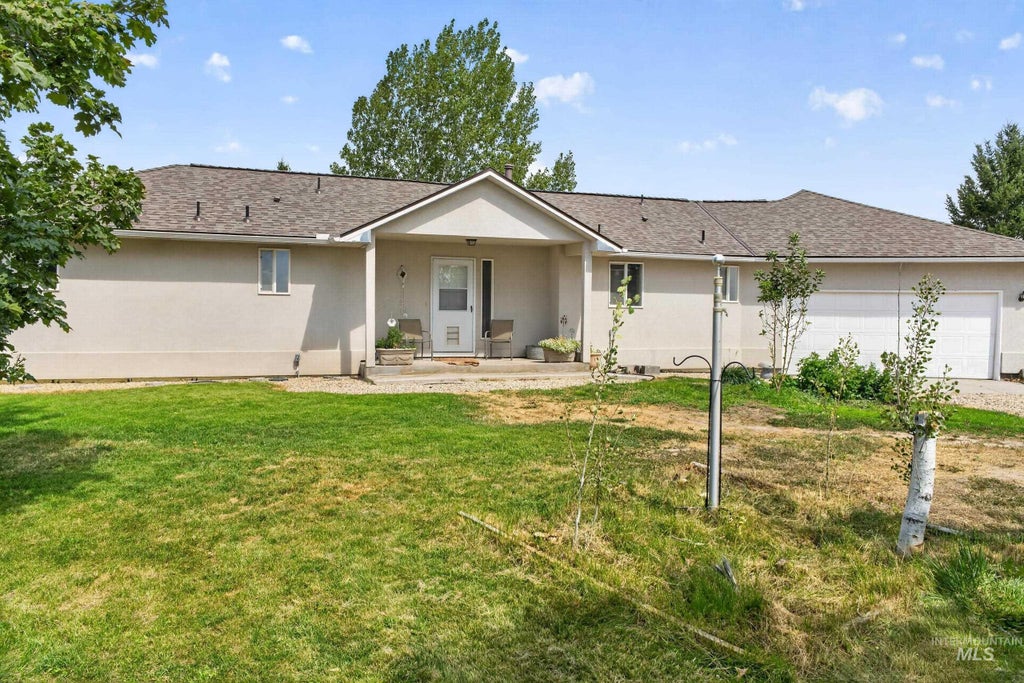 Photo of 334 E Danskin Dr, Boise, ID 83716 (MLS # 98999404)