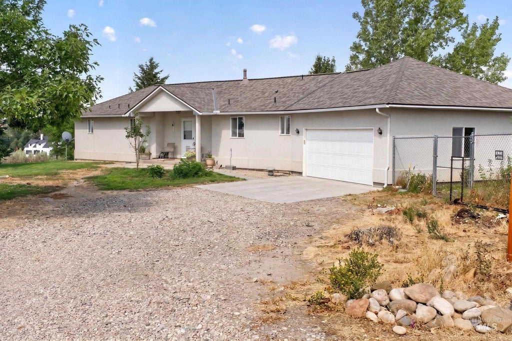 Photo of 334 E Danskin Dr, Boise, ID 83716 (MLS # 98999404)