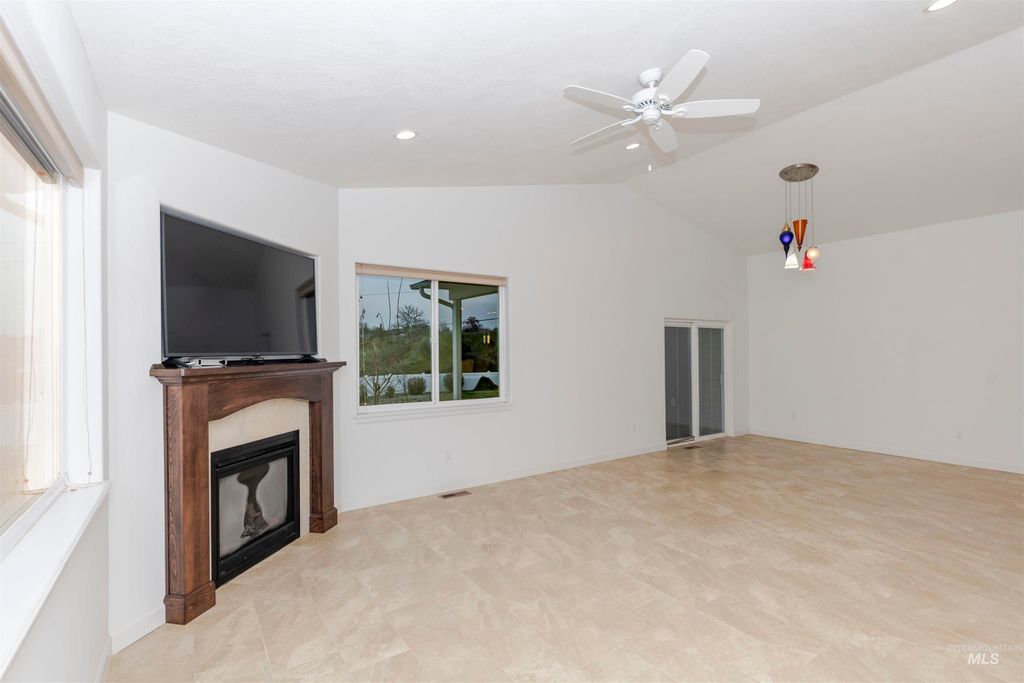 Photo of 910 Vineland Dr #6, Clarkston, WA 99403 (MLS # 98972632)