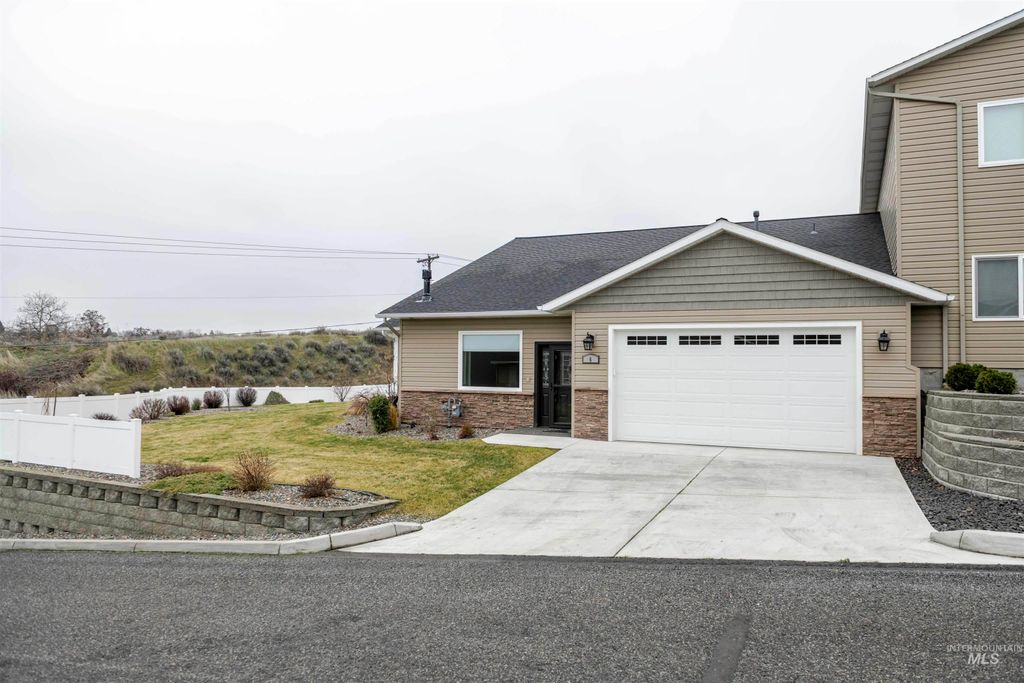 Photo of 910 Vineland Dr #6, Clarkston, WA 99403 (MLS # 98972632)