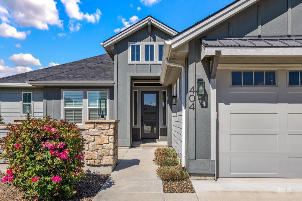 Photo of 404 S Aspen Lakes Way, Star, ID 83669 (MLS # 98995818)