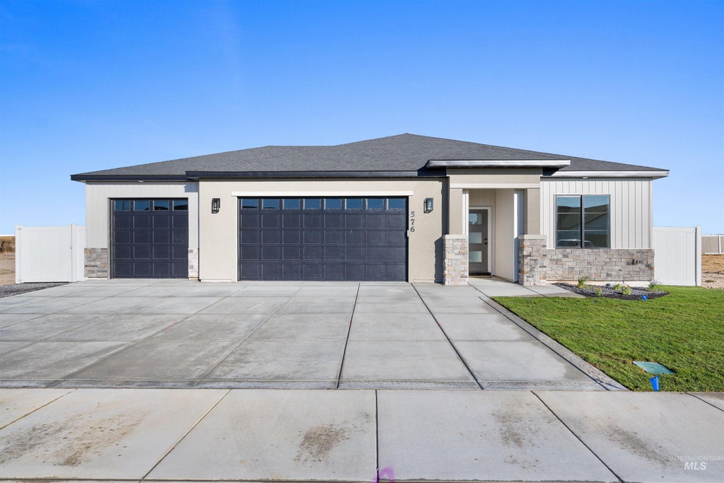 Photo of 576 Sunspot Drive, Twin Falls, ID 83301 (MLS # 99003402)