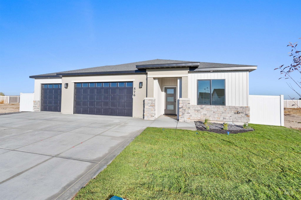 Photo of 576 Sunspot Drive, Twin Falls, ID 83301 (MLS # 99003402)